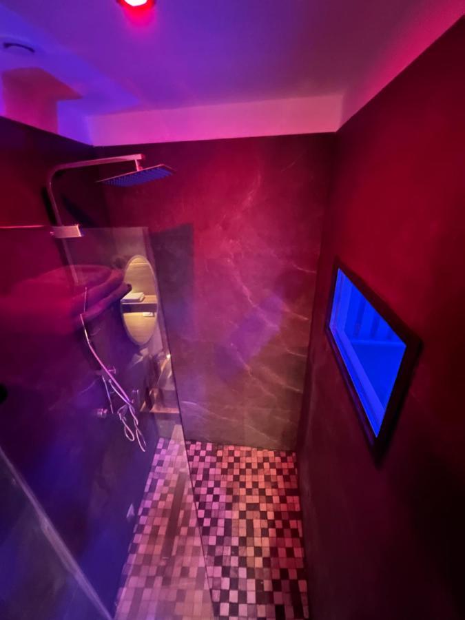 Chic & Jacuzzi Apartment จิวอรส์ ภายนอก รูปภาพ